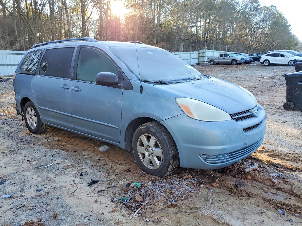2004 TOYOTA SIENNA photo 10
