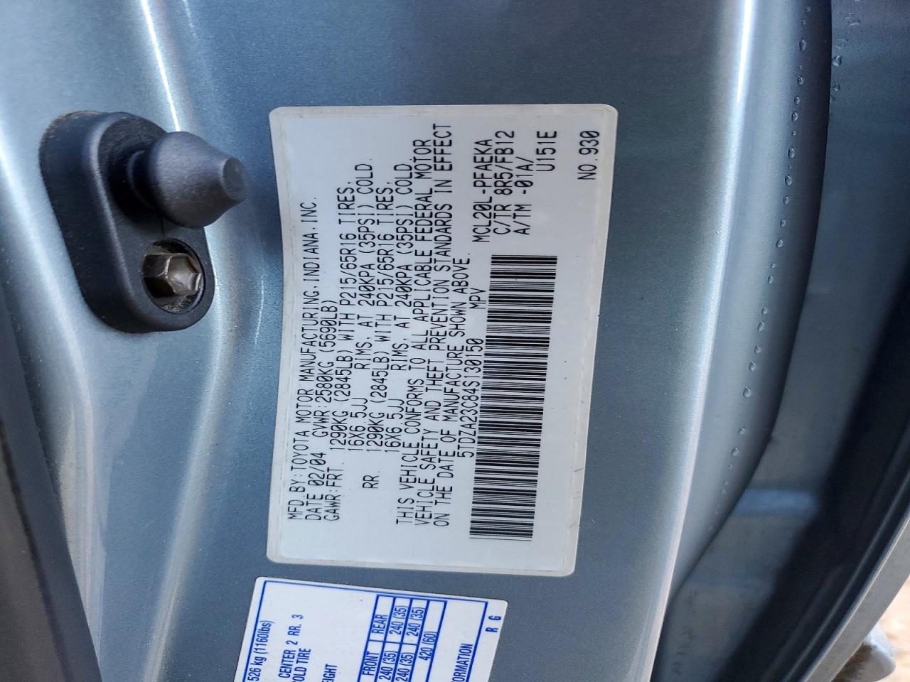 2004 TOYOTA SIENNA photo 37