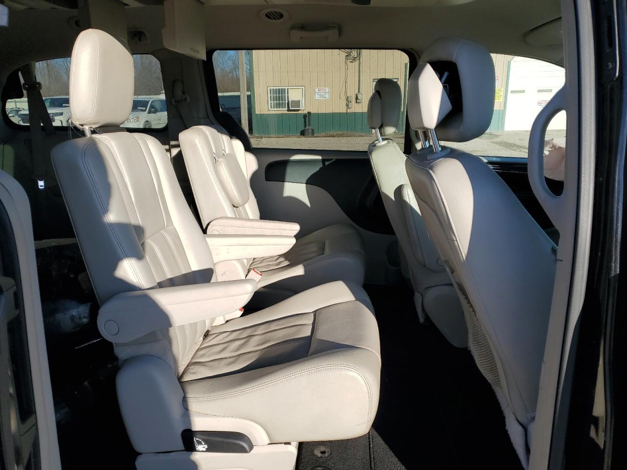 2013 CHRYSLER TOWN & COUNTRY TOURING photo 31