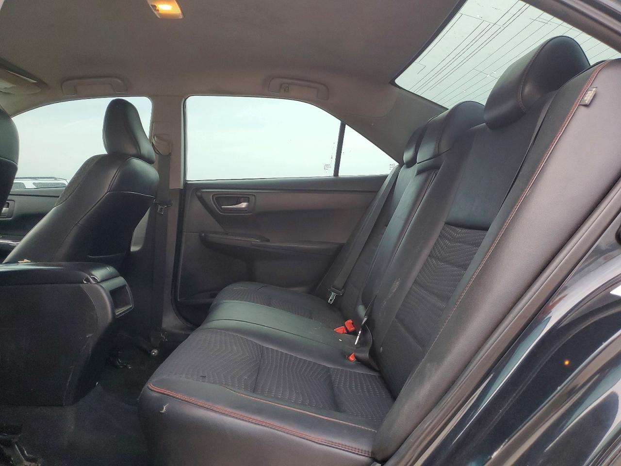 2015 TOYOTA CAMRY LE photo 19