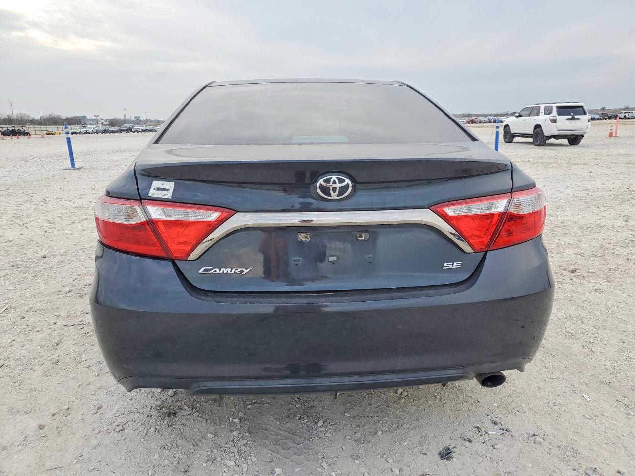 2015 TOYOTA CAMRY LE photo 11