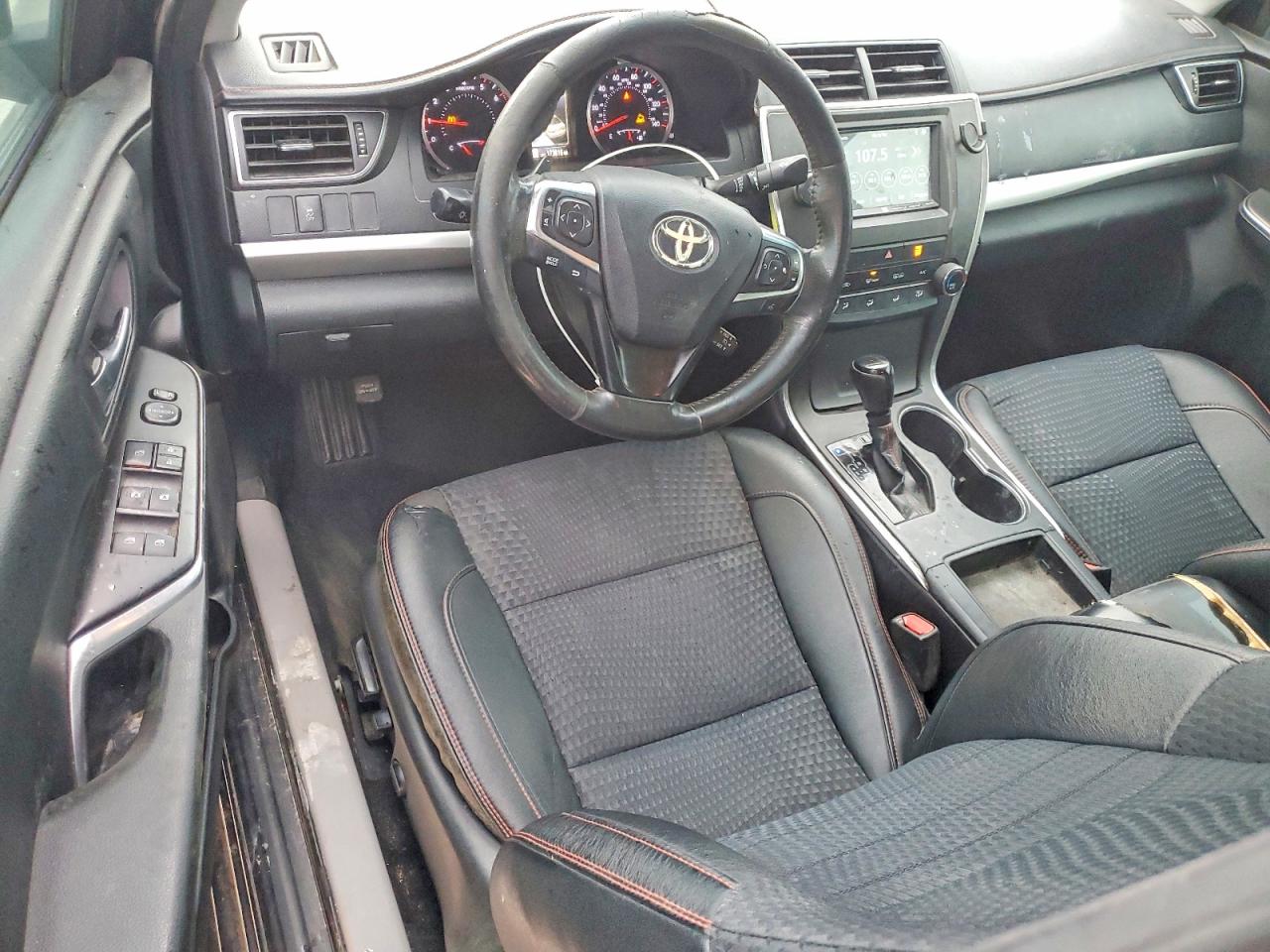 2015 TOYOTA CAMRY LE photo 15