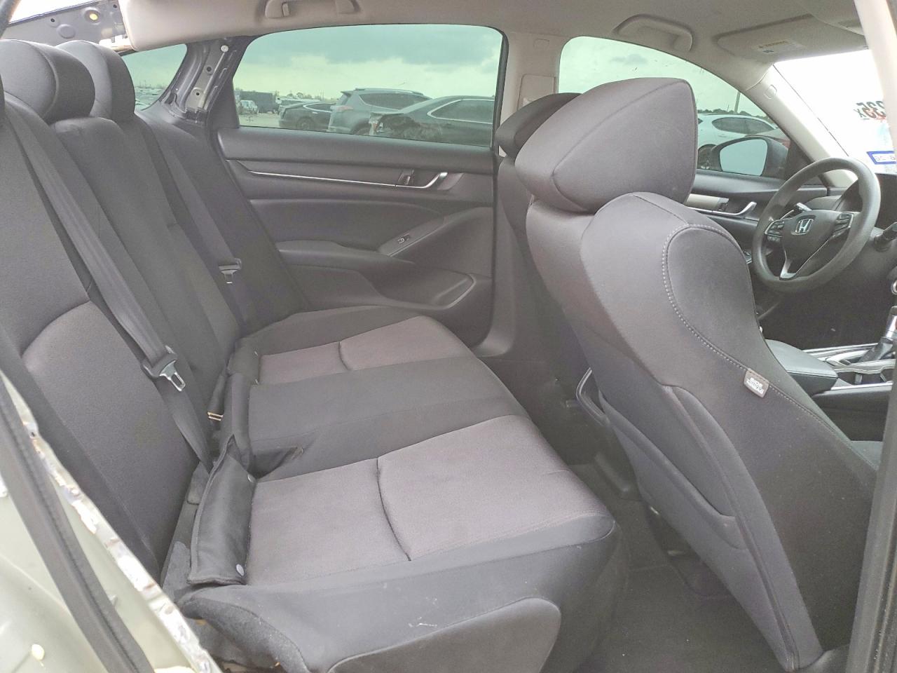 2018 HONDA ACCORD LX photo 19