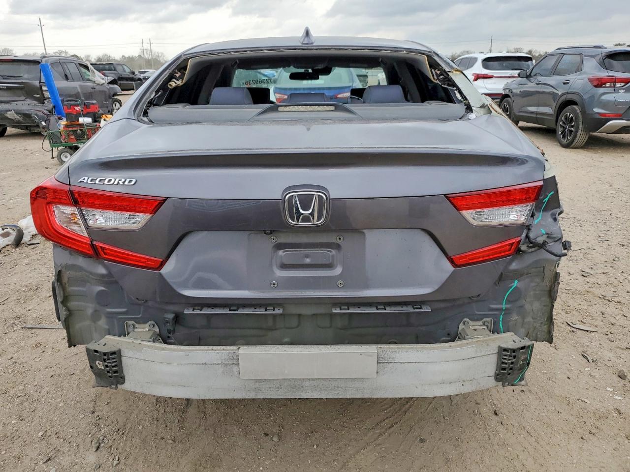 2018 HONDA ACCORD LX photo 11