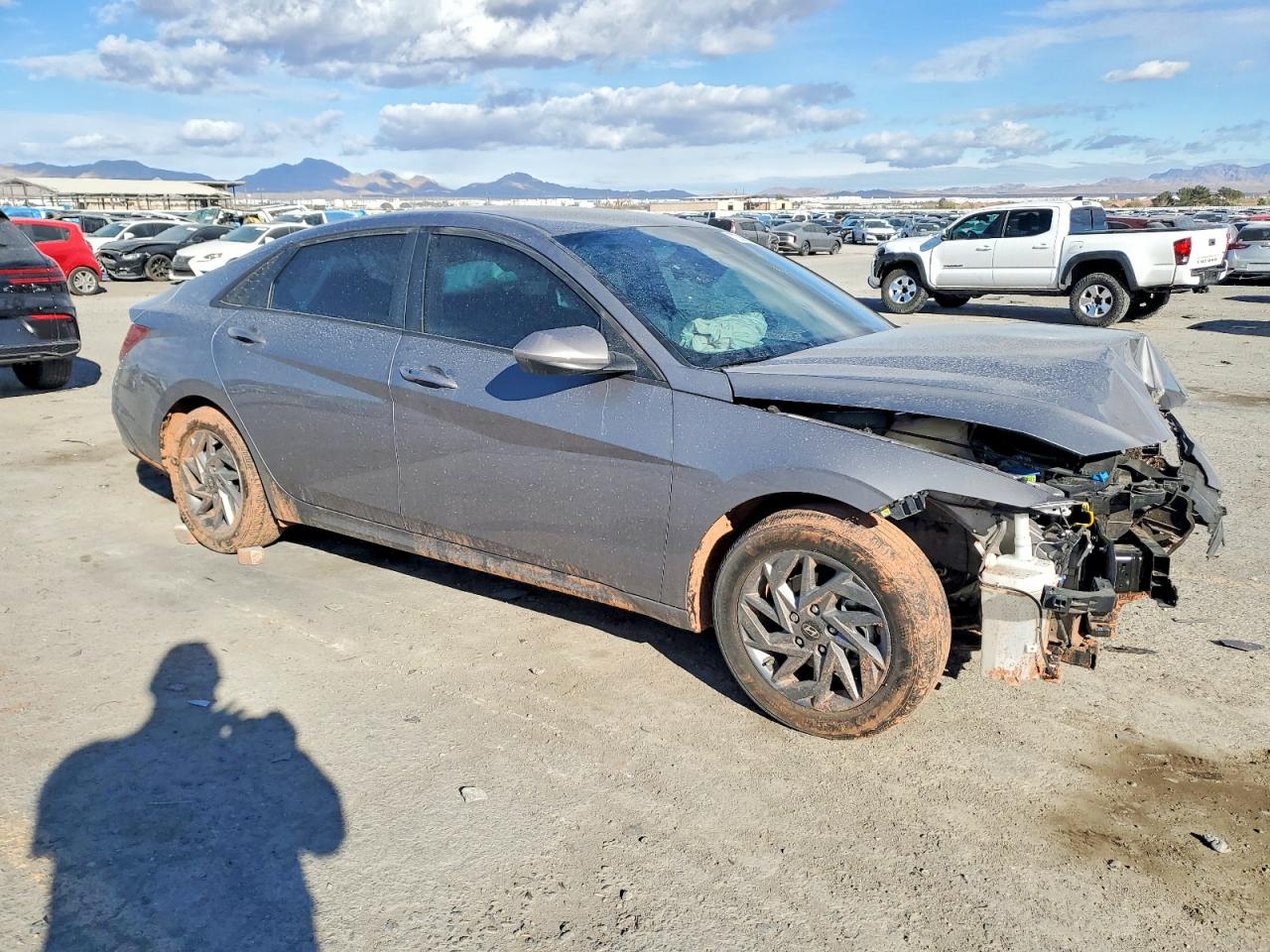2024 HYUNDAI ELANTRA BLUE photo 4