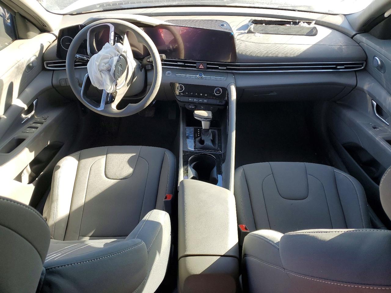 2024 HYUNDAI ELANTRA BLUE photo 8