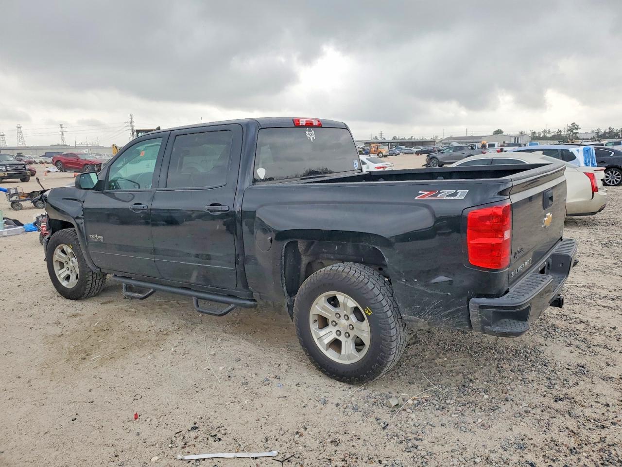 2017 CHEVROLET SILVERADO K1500 LT photo 3