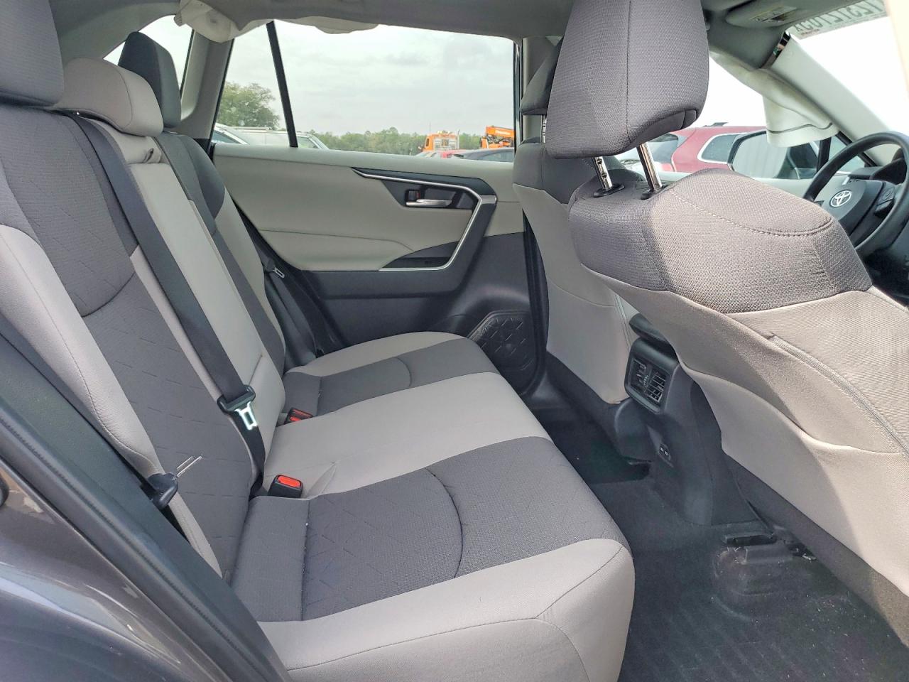 2022 TOYOTA RAV4 XLE photo 21
