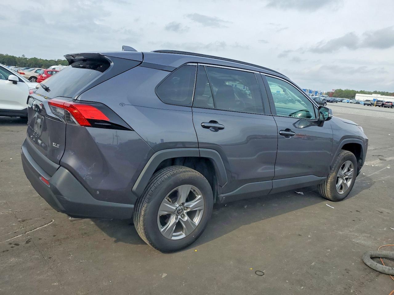 2022 TOYOTA RAV4 XLE photo 5
