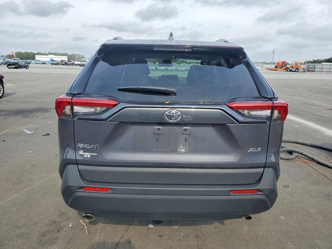 2022 TOYOTA RAV4 XLE photo 11