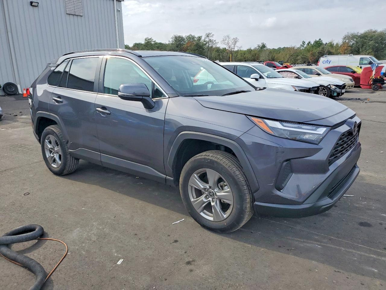 2022 TOYOTA RAV4 XLE photo 7