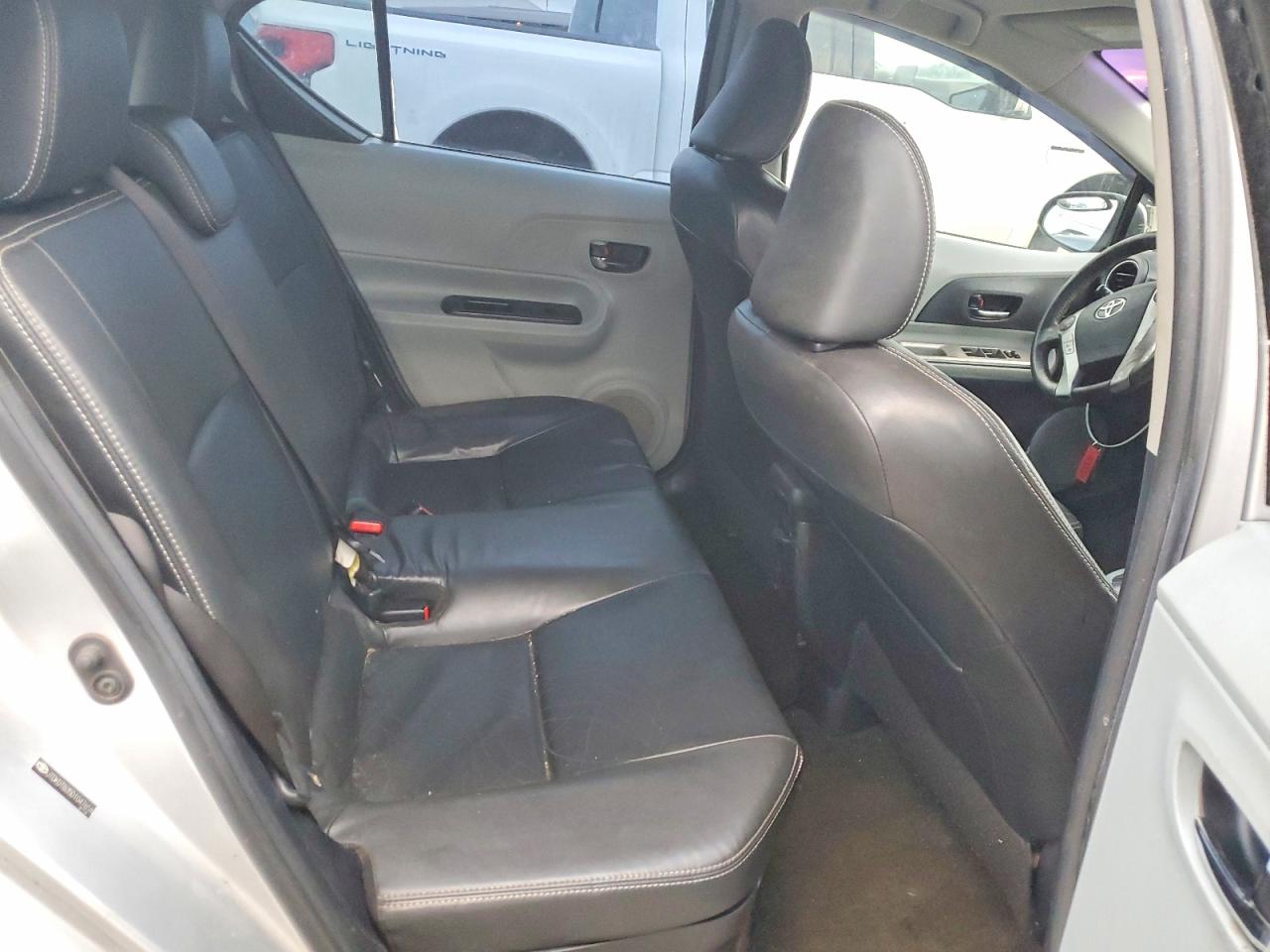 2013 TOYOTA PRIUS C FOUR photo 10