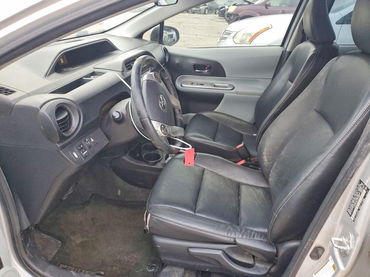 2013 TOYOTA PRIUS C FOUR photo 7