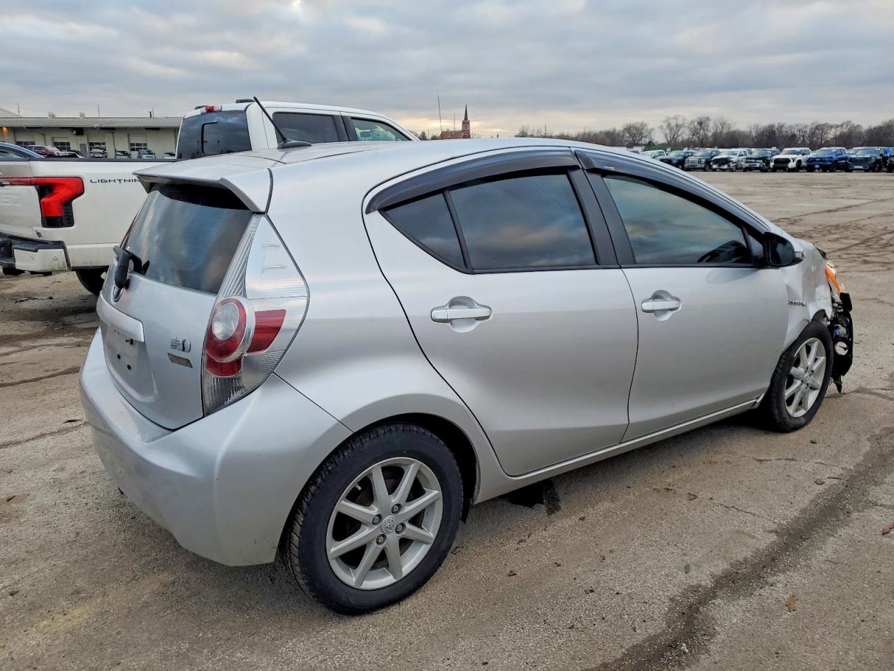 2013 TOYOTA PRIUS C FOUR photo 3