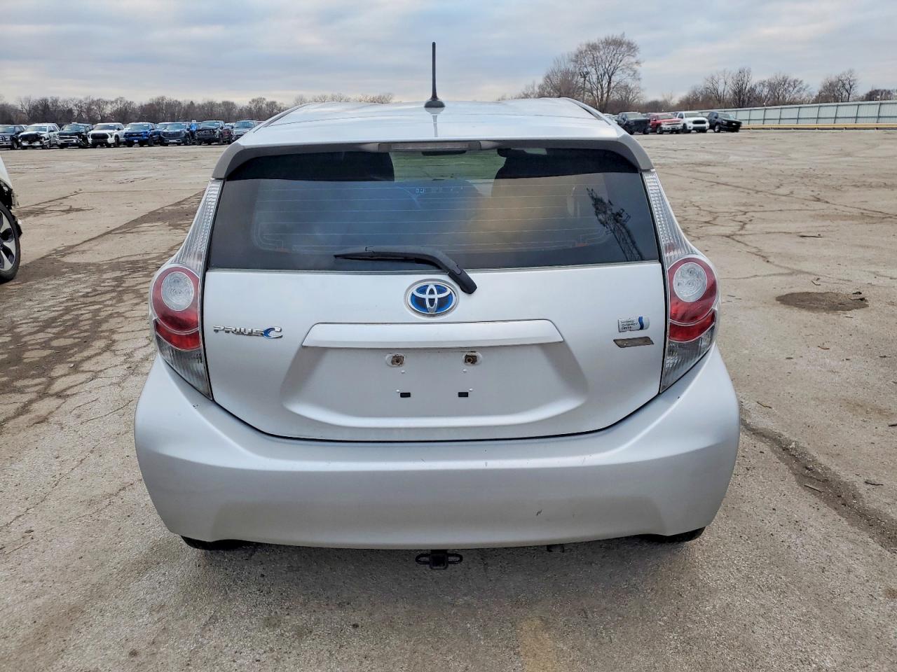 2013 TOYOTA PRIUS C FOUR photo 6