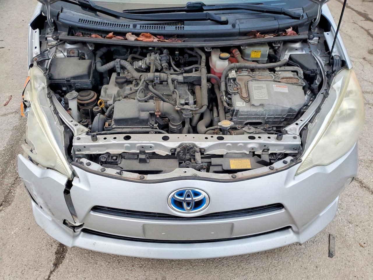 2013 TOYOTA PRIUS C FOUR photo 11