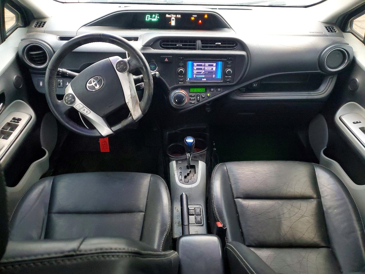 2013 TOYOTA PRIUS C FOUR photo 8