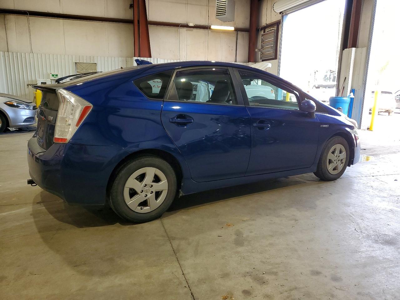 2011 TOYOTA PRIUS photo 5