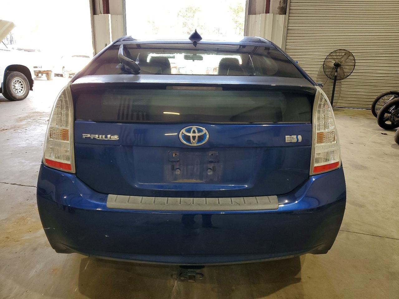 2011 TOYOTA PRIUS photo 11