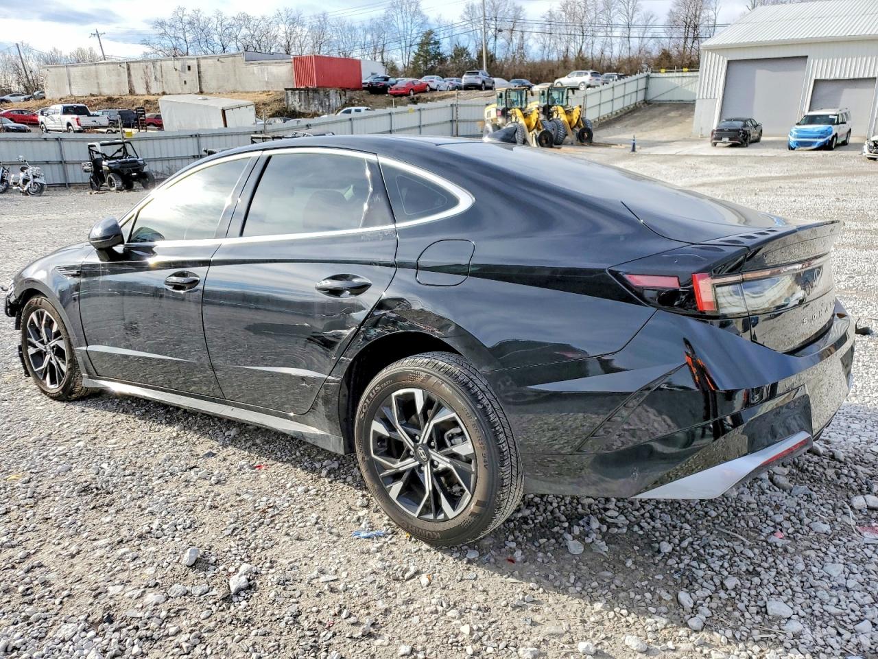 2025 HYUNDAI SONATA SEL photo 3