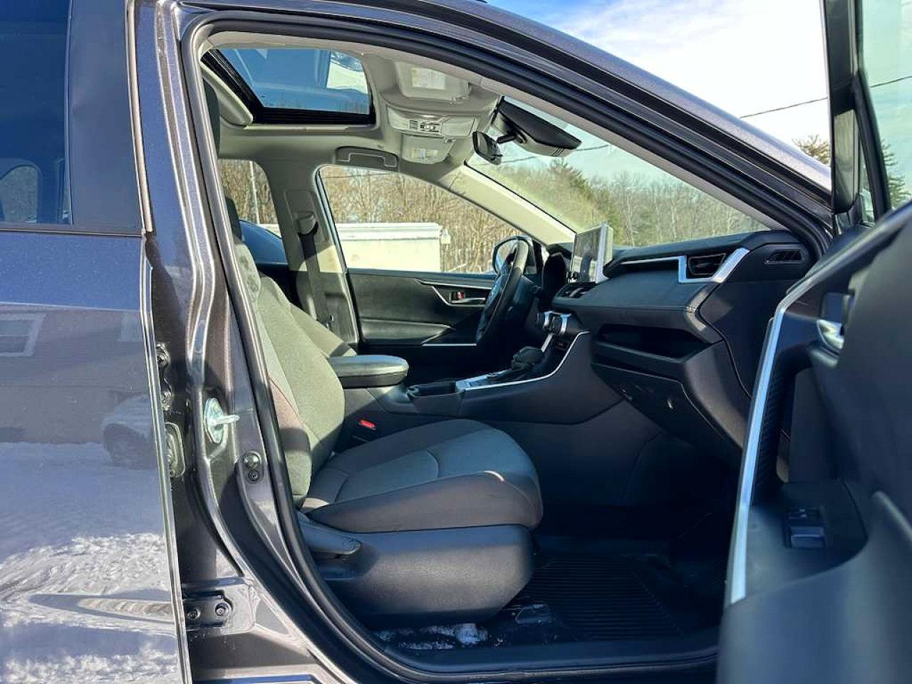 2024 TOYOTA RAV4 XLE photo 13