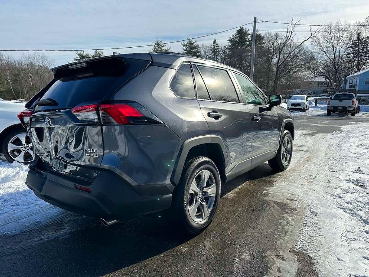 2024 TOYOTA RAV4 XLE photo 5