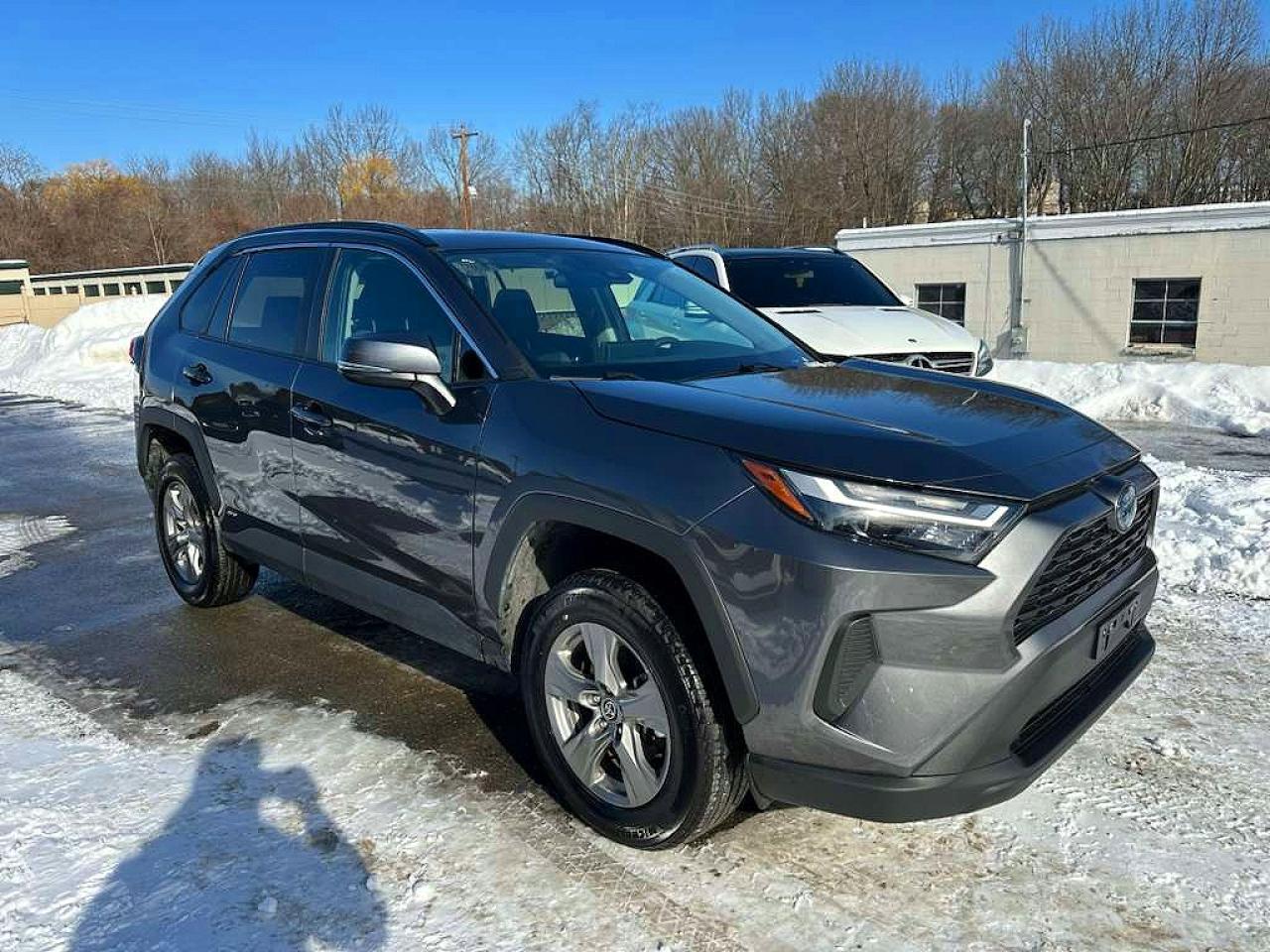 2024 TOYOTA RAV4 XLE photo 7