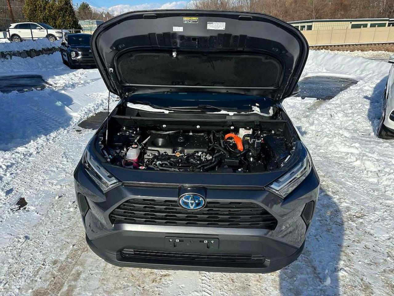 2024 TOYOTA RAV4 XLE photo 17