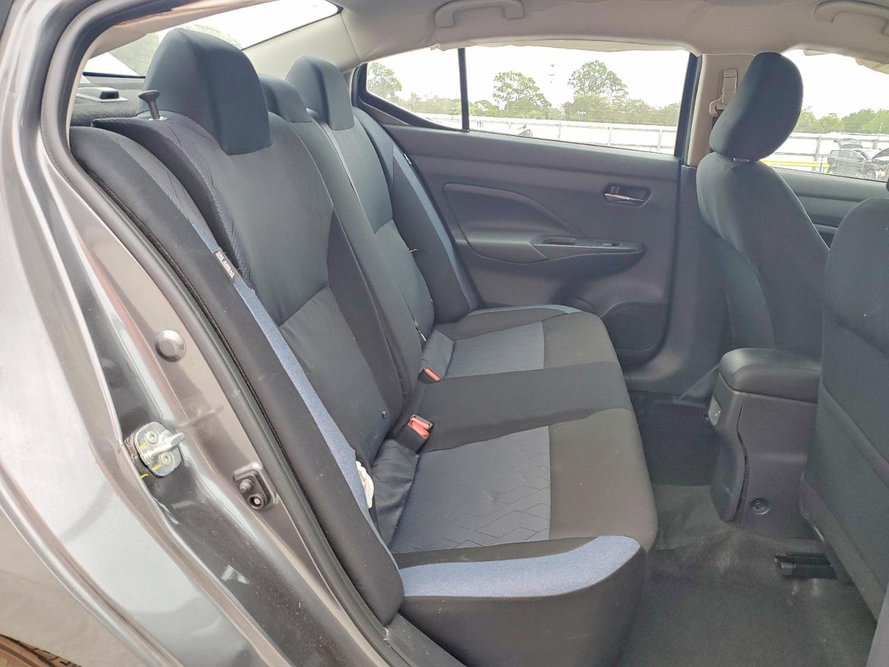 2025 NISSAN VERSA SV photo 10