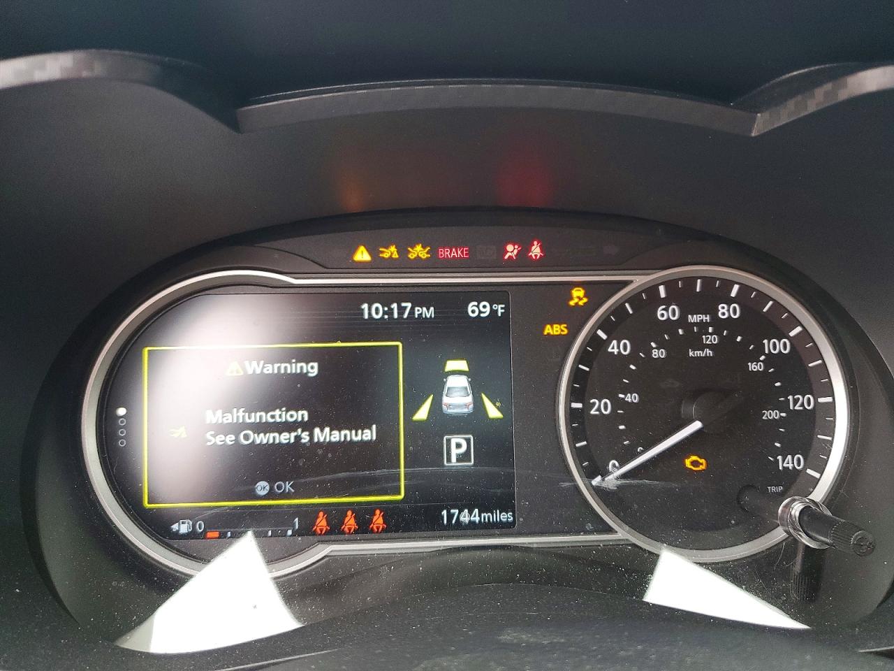 2025 NISSAN VERSA SV photo 9