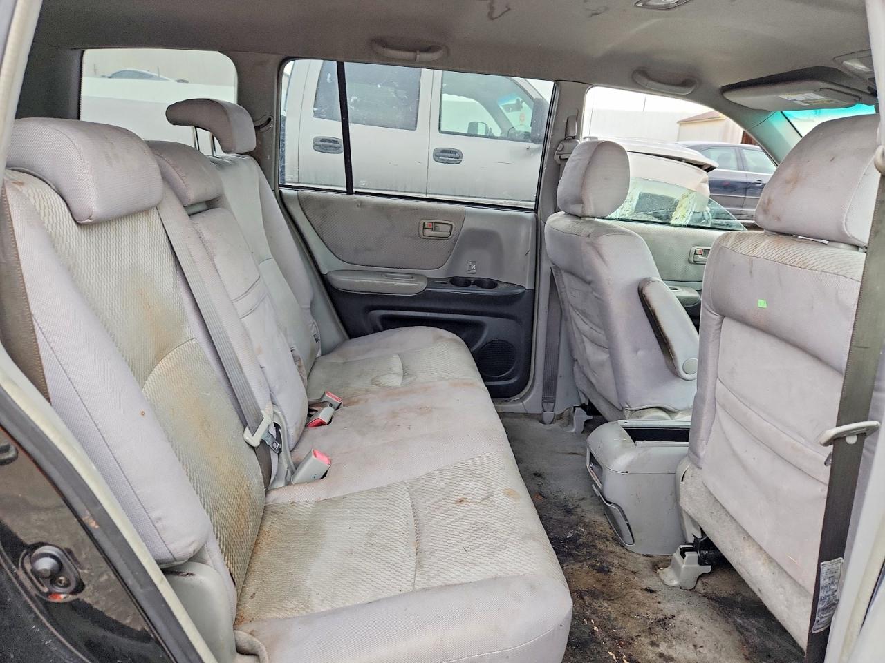 2004 TOYOTA HIGHLANDER BASE photo 11