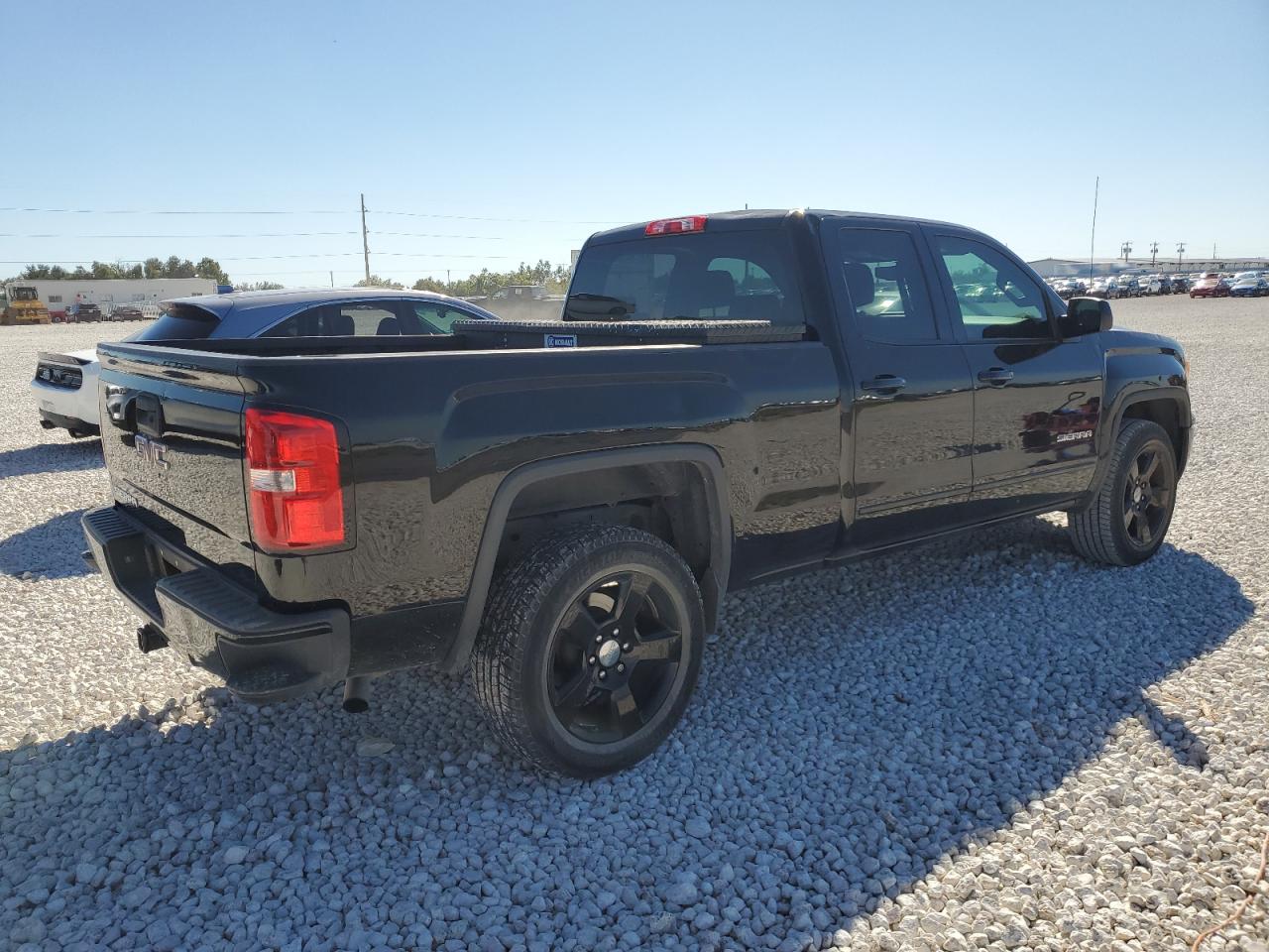 2015 GMC SIERRA C1500 photo 3