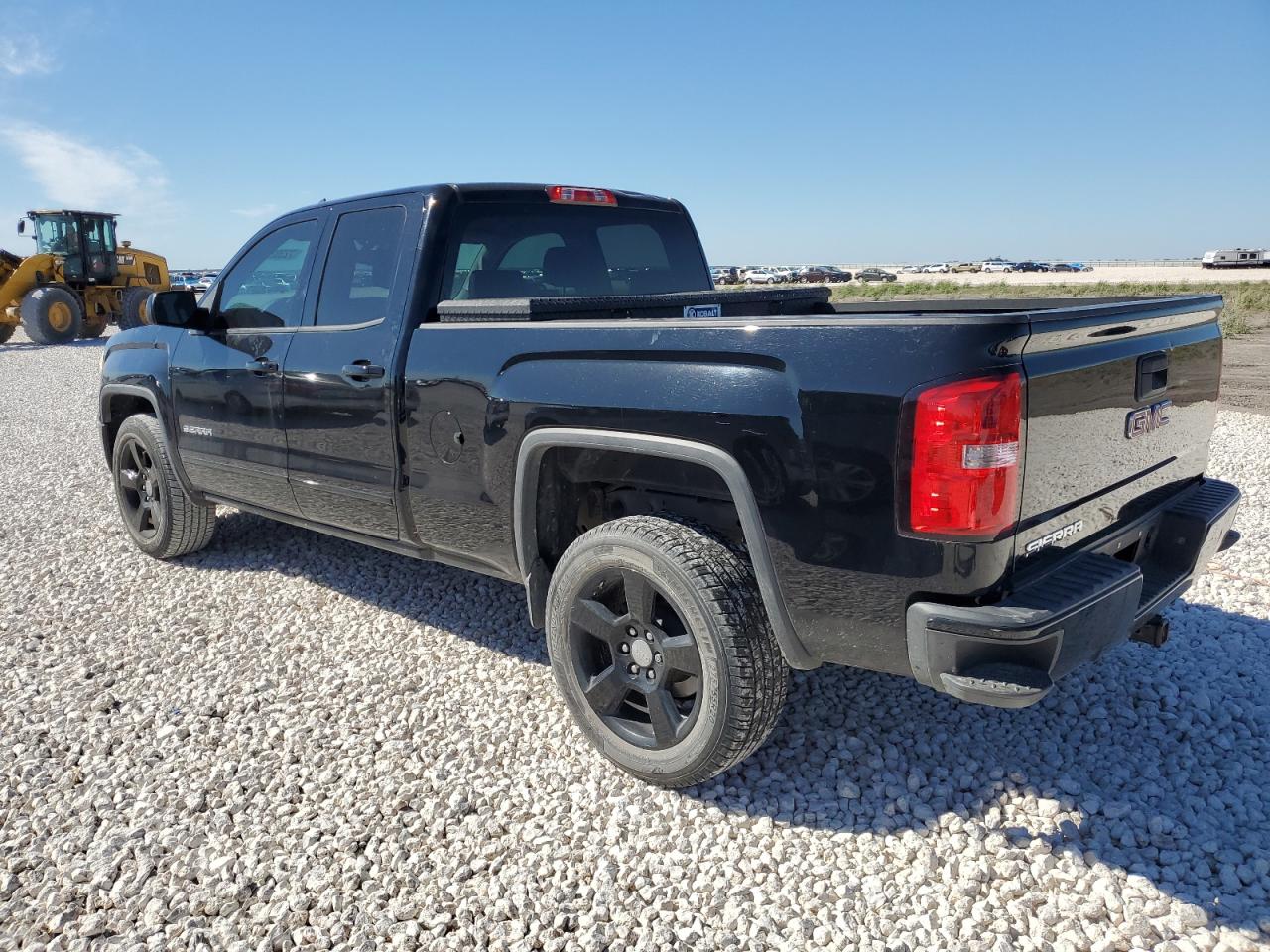 2015 GMC SIERRA C1500 photo 2