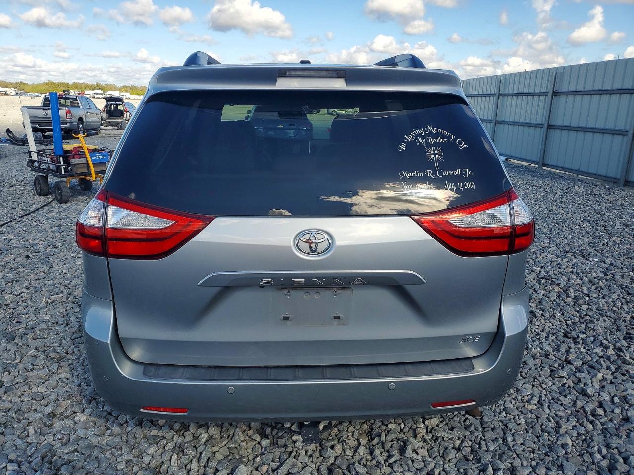 2016 TOYOTA SIENNA XLE 8-PASSENGER photo 6