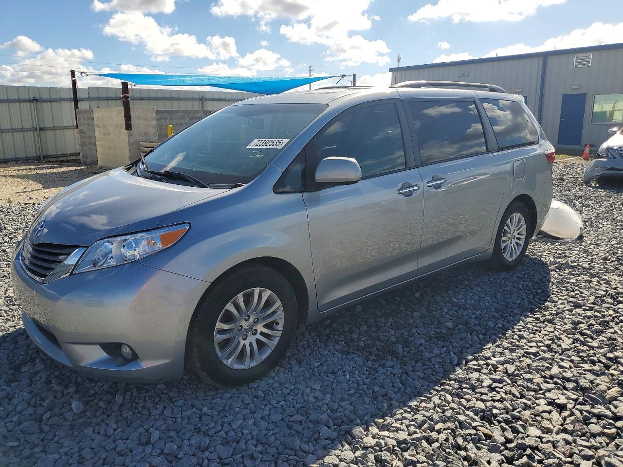 2016 TOYOTA SIENNA
