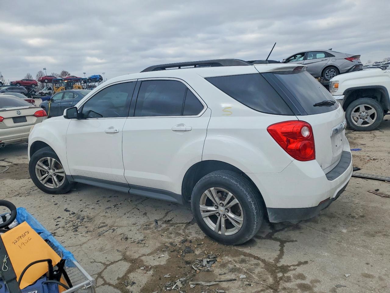 2015 CHEVROLET EQUINOX LT photo 2