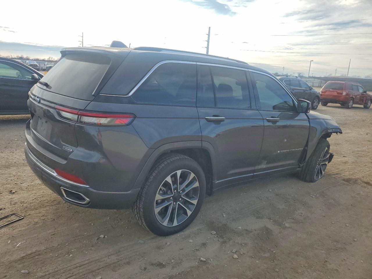 2023 JEEP GRAND CHEROKEE OVERLAND 4XE photo 3