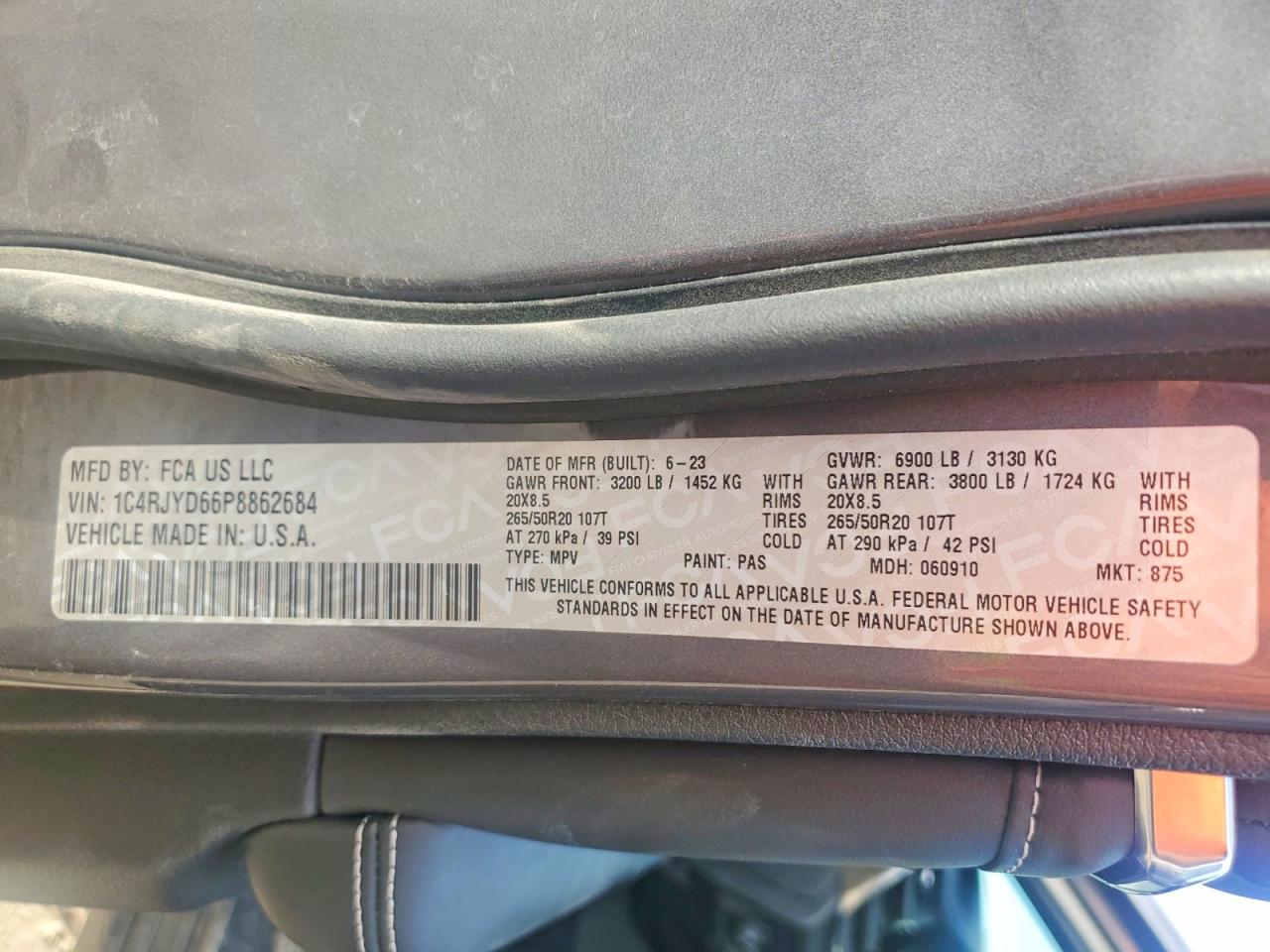 2023 JEEP GRAND CHEROKEE OVERLAND 4XE photo 13