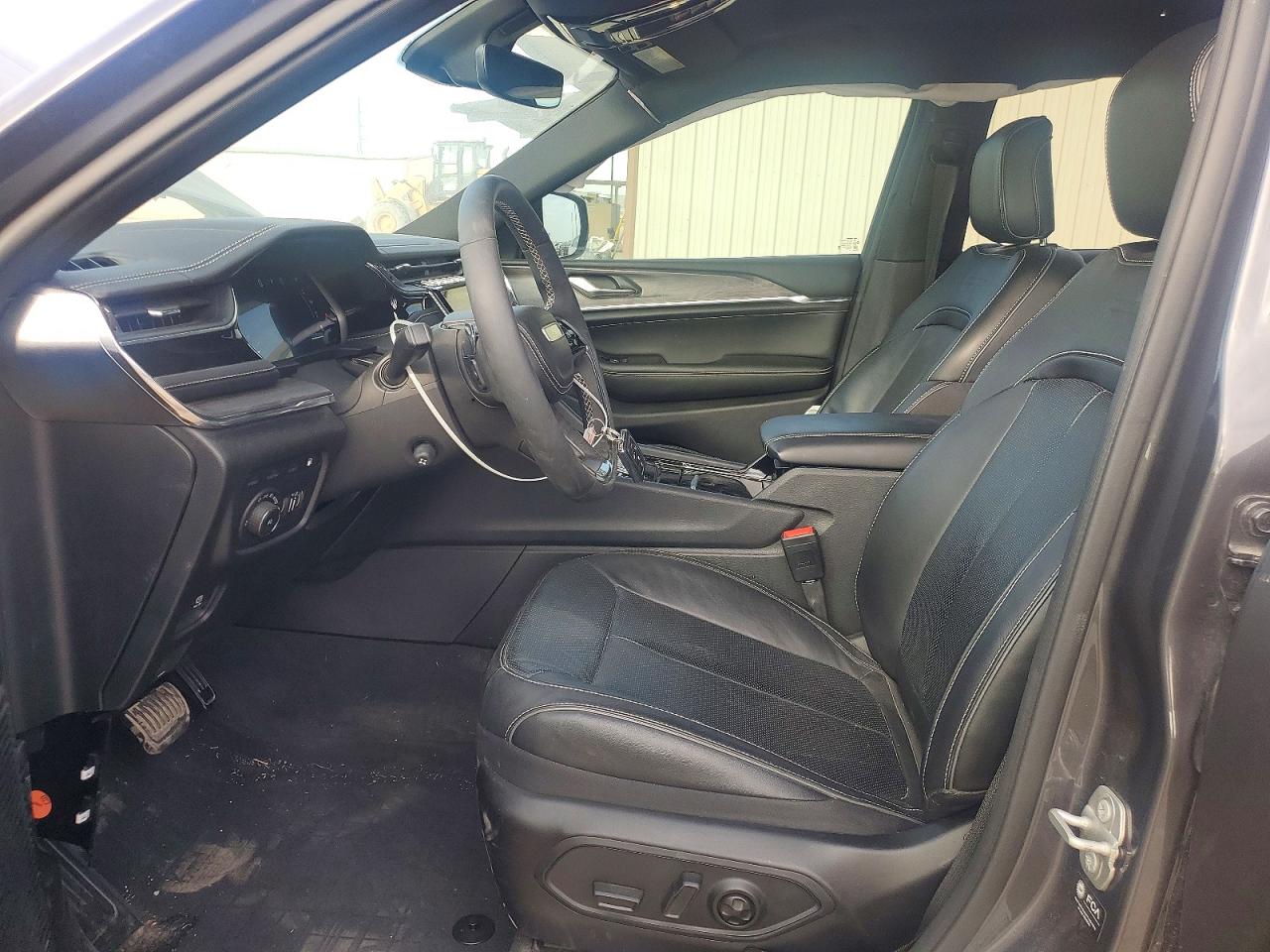 2023 JEEP GRAND CHEROKEE OVERLAND 4XE photo 7