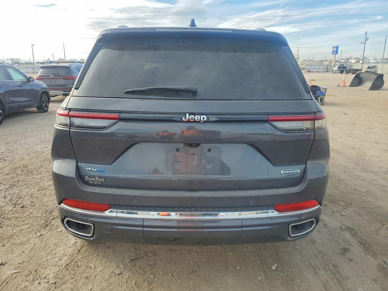 2023 JEEP GRAND CHEROKEE OVERLAND 4XE photo 6