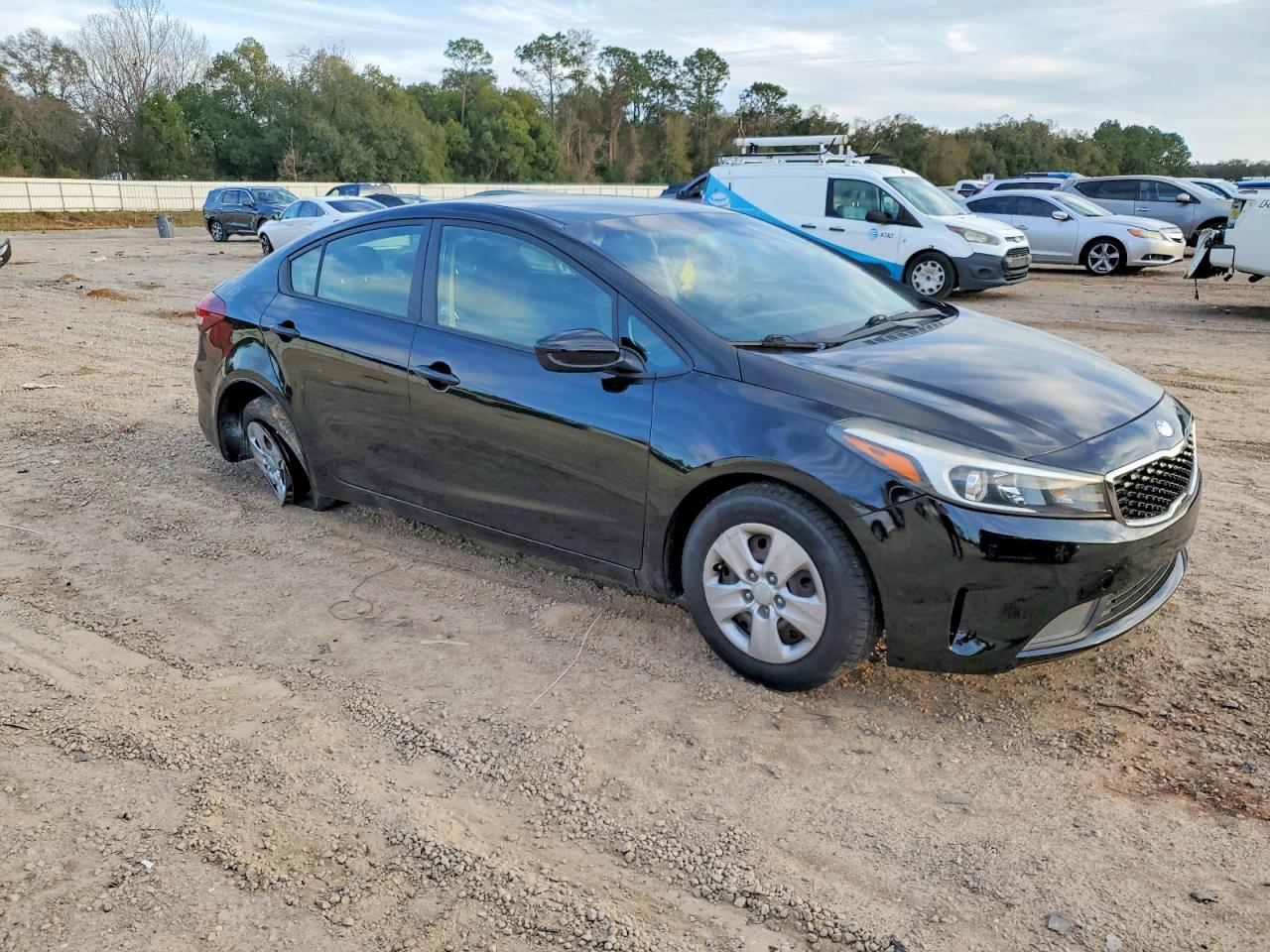 2017 KIA FORTE LX photo 4