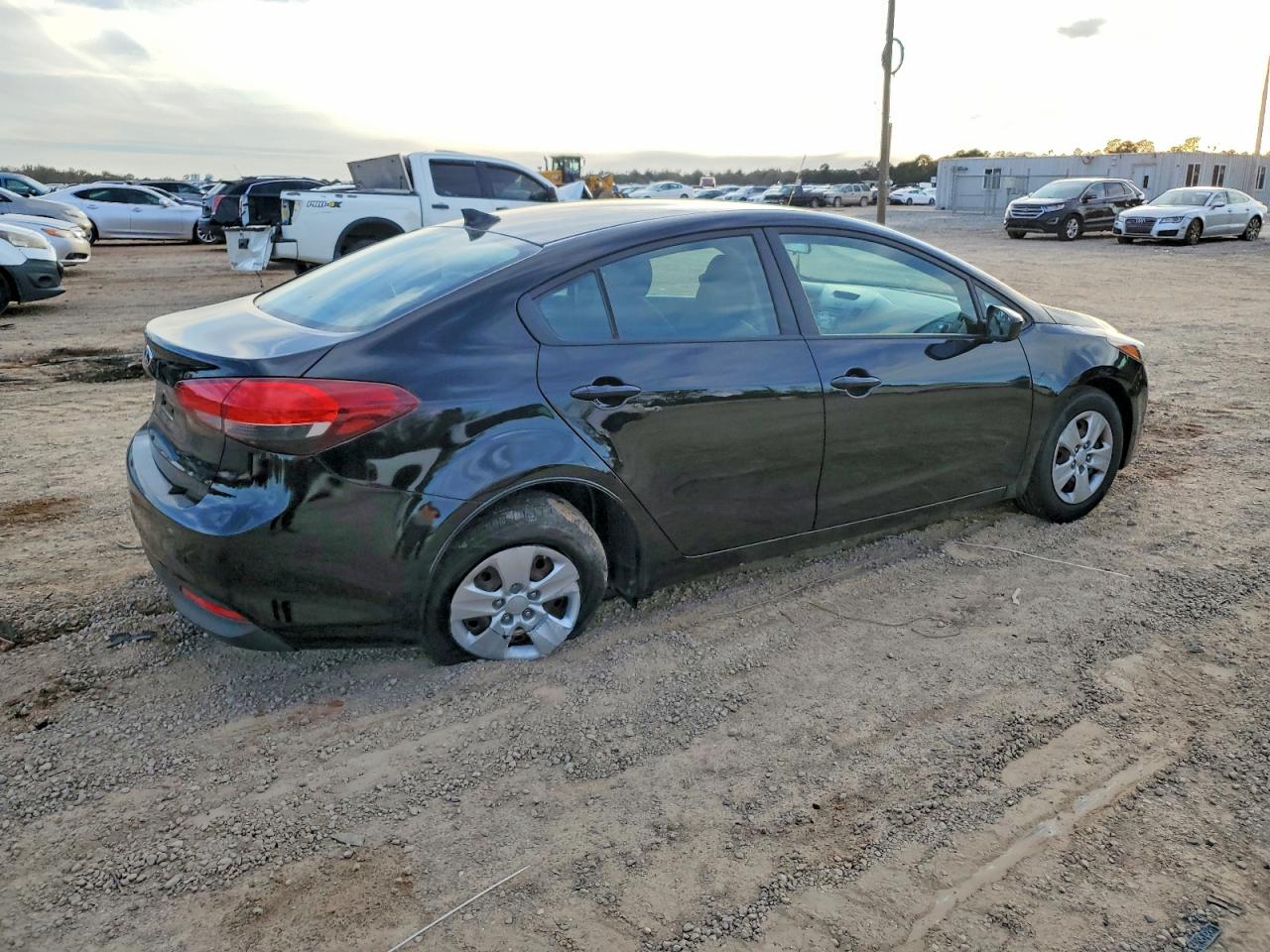 2017 KIA FORTE LX photo 3