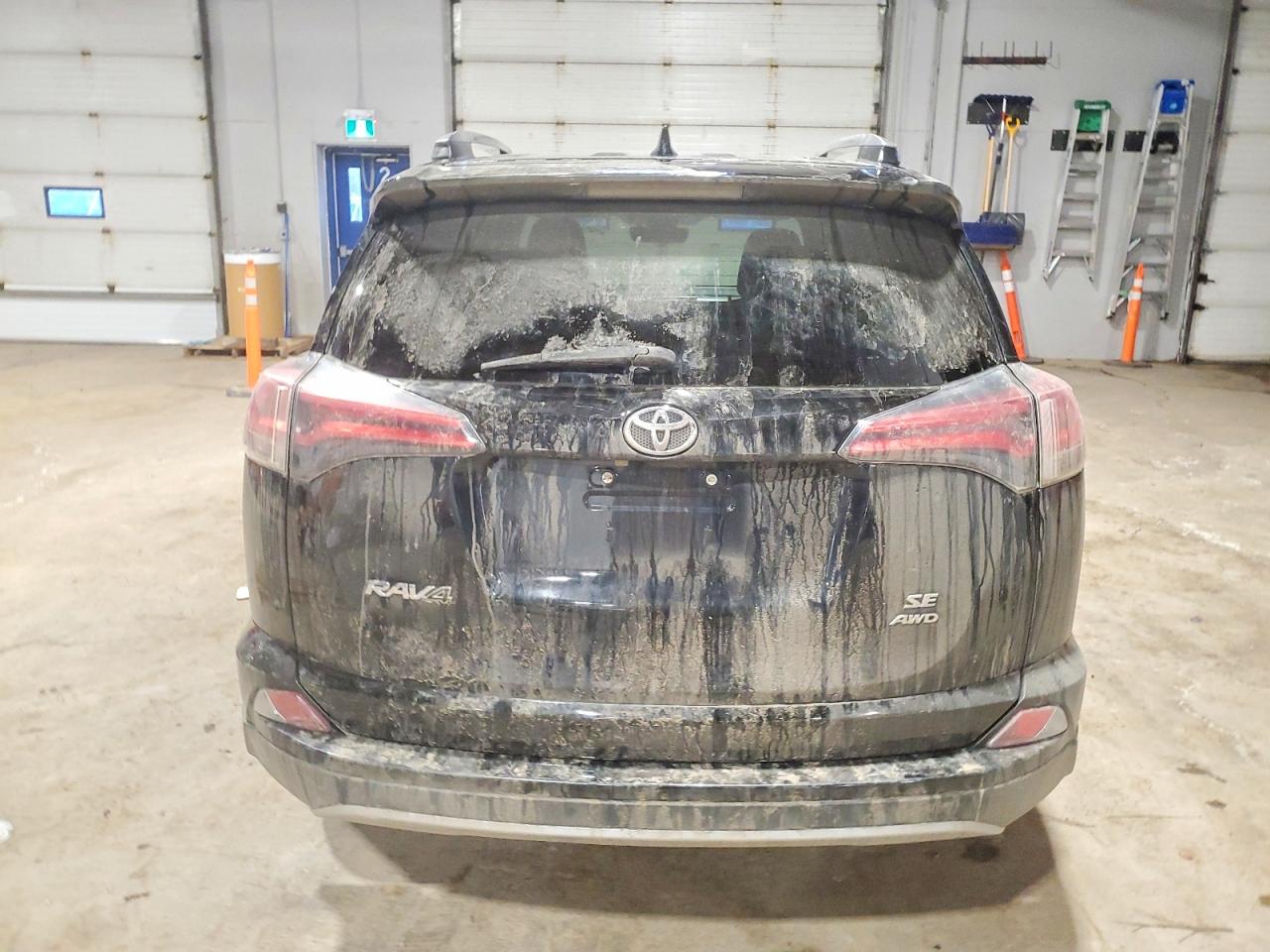 2018 TOYOTA RAV4 SE photo 6