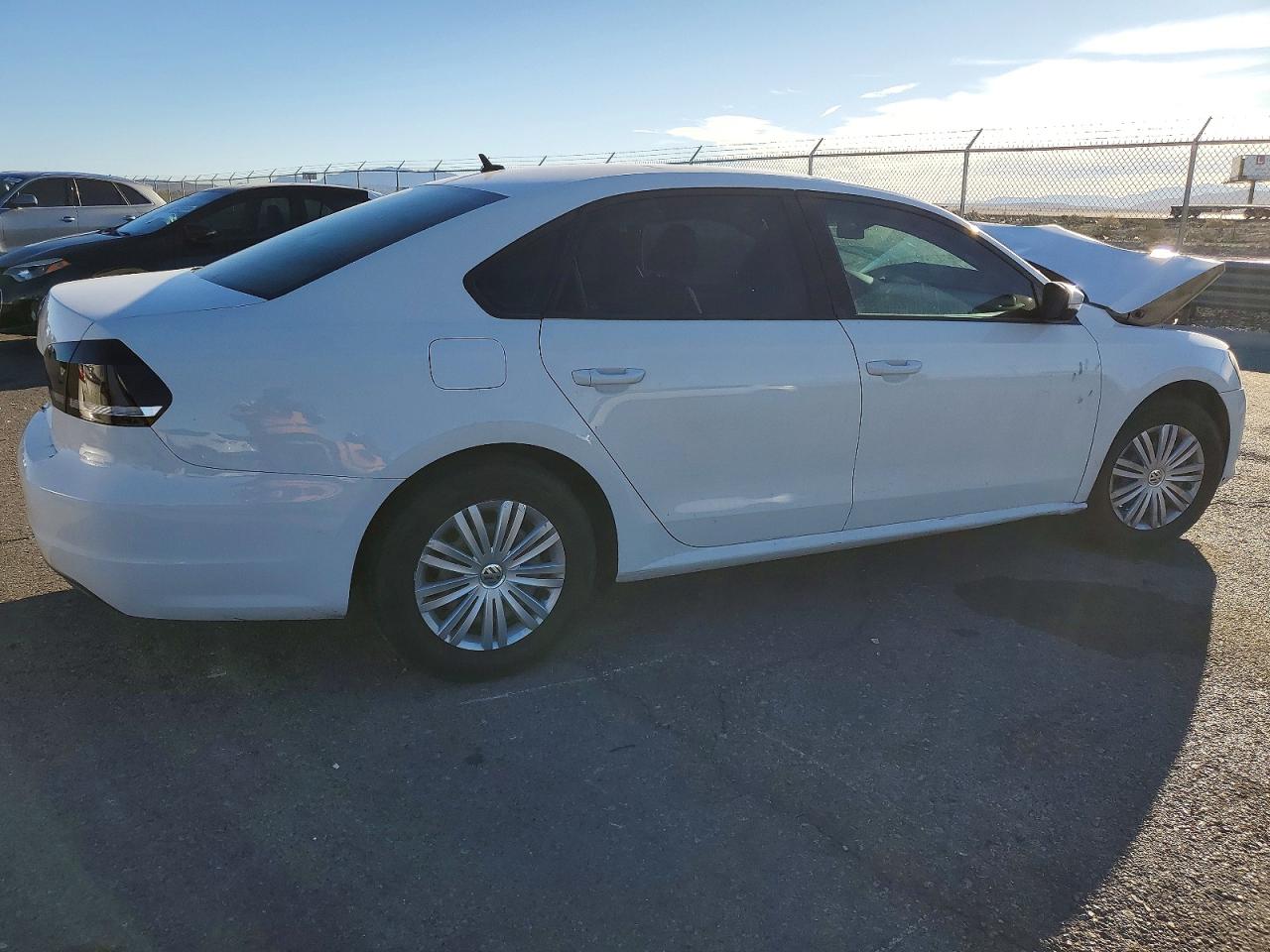 2015 VOLKSWAGEN PASSAT S photo 5