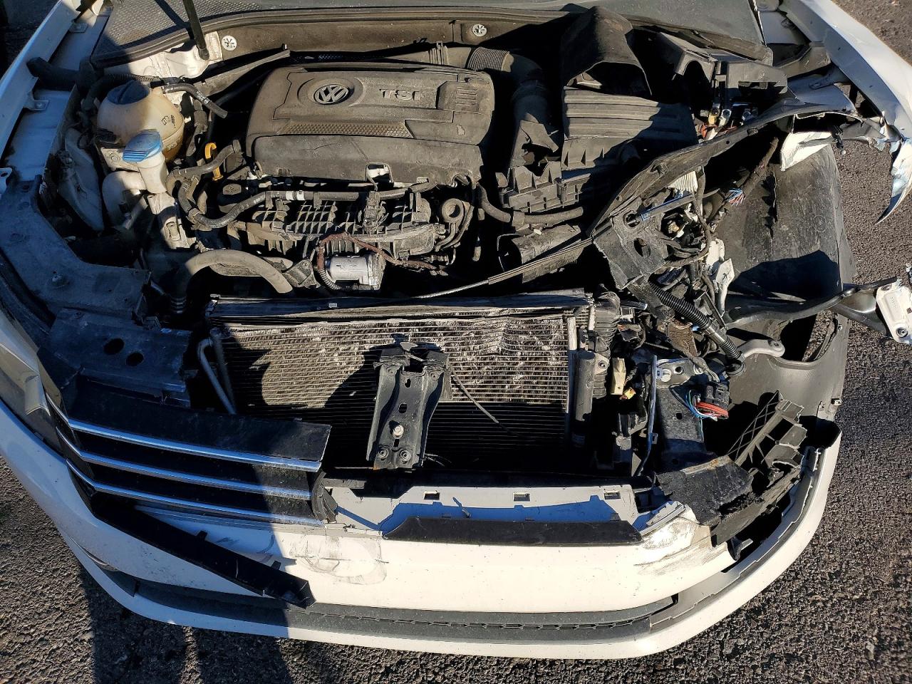 2015 VOLKSWAGEN PASSAT S photo 21