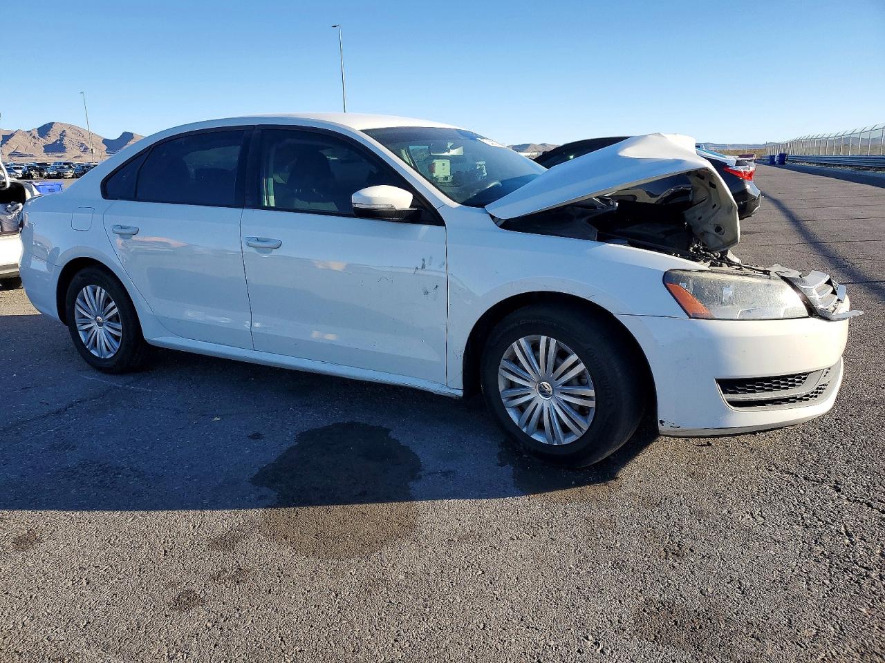 2015 VOLKSWAGEN PASSAT S photo 7