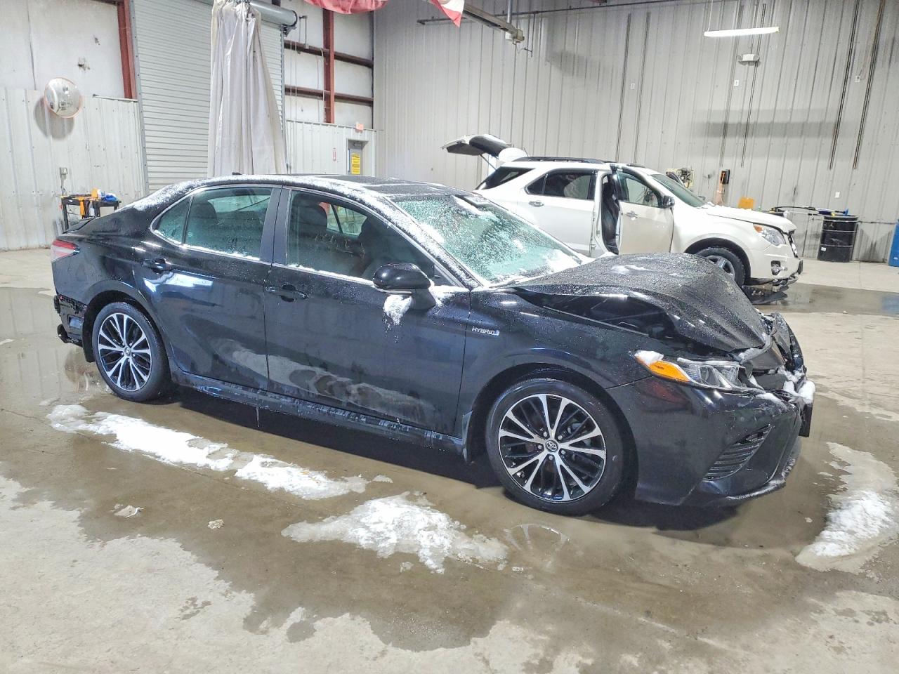 2019 TOYOTA CAMRY HYBRID photo 4