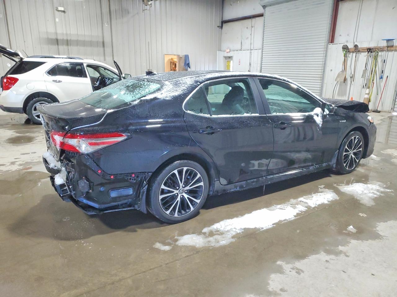 2019 TOYOTA CAMRY HYBRID photo 3