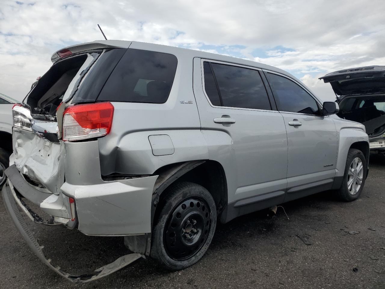 2017 GMC TERRAIN SLE photo 3