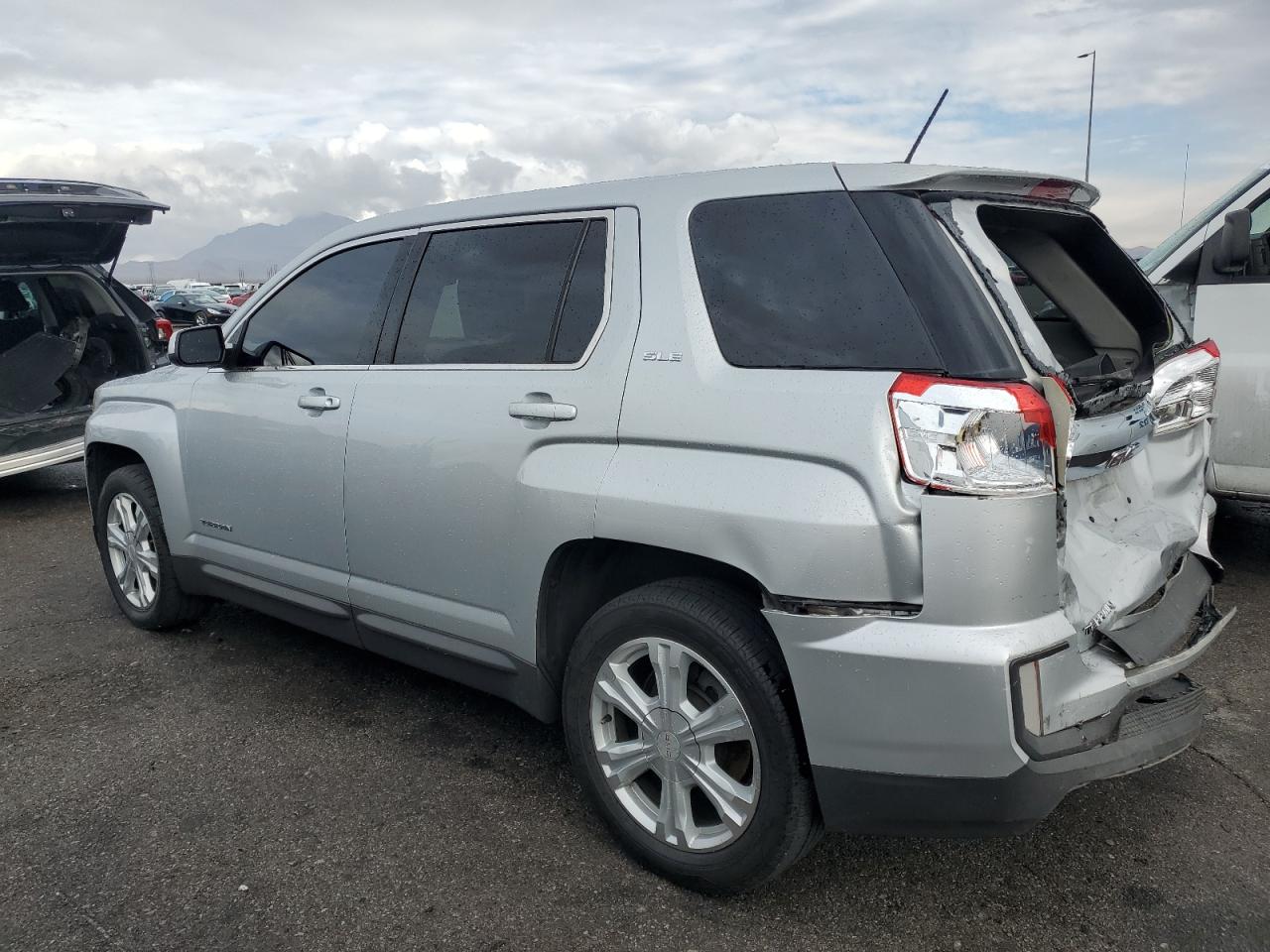 2017 GMC TERRAIN SLE photo 2